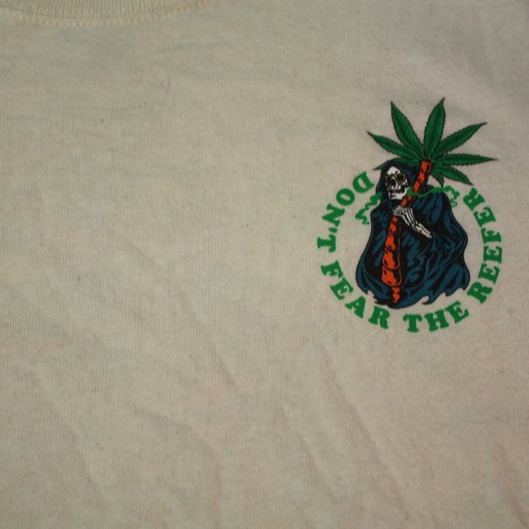 don't fear the reefer weed  tee - Picture 4 of 4